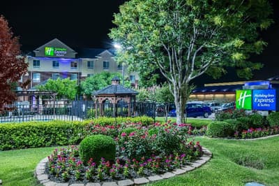 Holiday Inn Express and Suites Dallas - Grand Prai