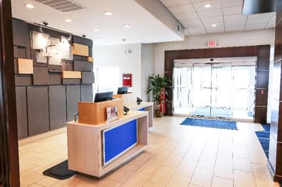 Holiday Inn Express & Suites Houston IAH Beltway 8
