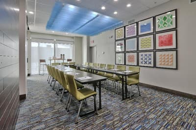 Holiday Inn Express & Sts Houston East - Beltway 8