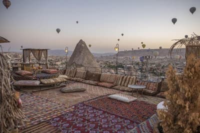 Divan Cave House