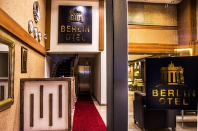 Berlin Otel Niayantaaya