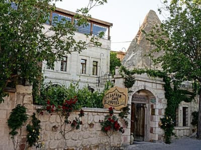 Safran Cave Hotel