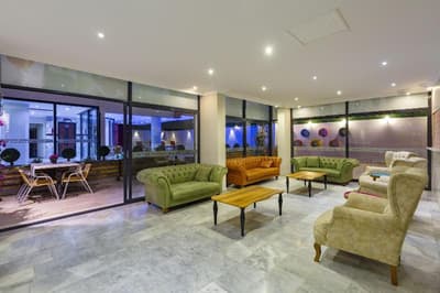 Twin Apart Hotel