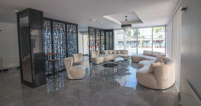 Lake Life Hotel