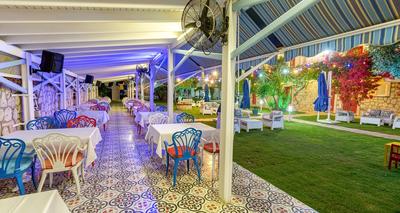 Alaroof Otel
