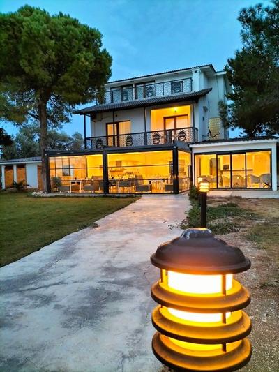 White Moon Hotel