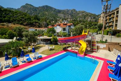Zeus Turunç Otel