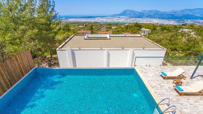 Villa Hunt 2