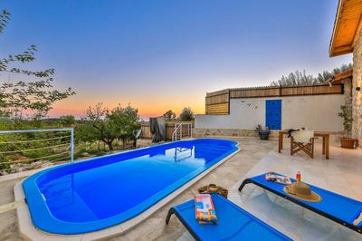 Villa Tas Ev