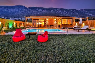 Villa Black Rose