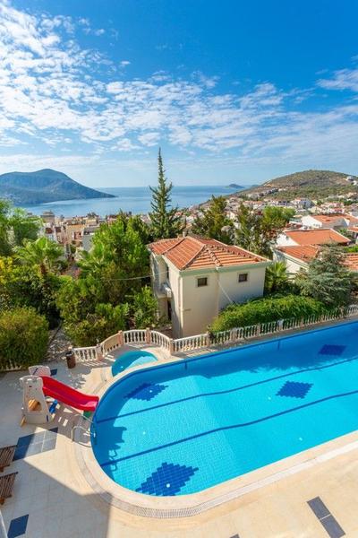 Ortak Havuzlu Villa Habesos