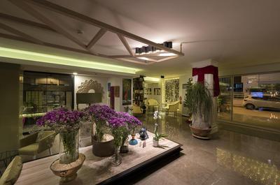 Nun By Laren Hotels