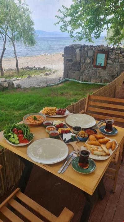 Elysia Glamping