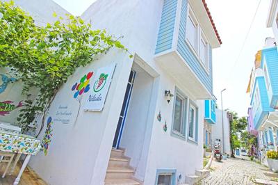 Nilada Bozcaada
