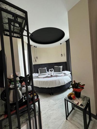 Queen Airport Hotel