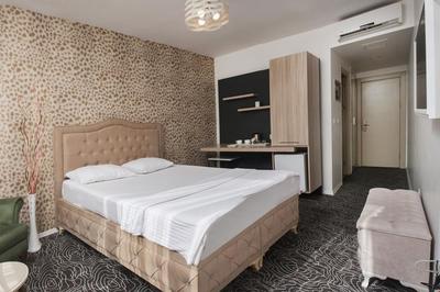Suit 8 Residence