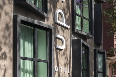 Upsuites Hotel