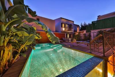 Pitoresk Otel