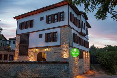 Saffronia 1900  Konak
