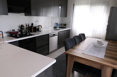 Sama House