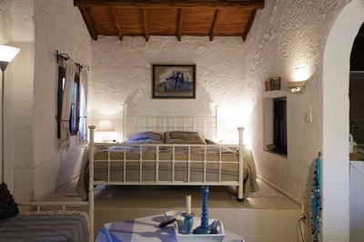 Bakkhos Guesthouse