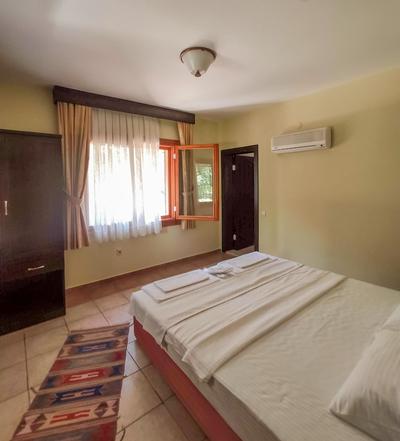 Pinea Hotel