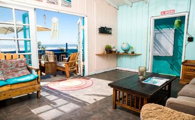 Ith Beach Bungalow Surf Hostel