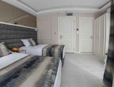 Crowned Hotel