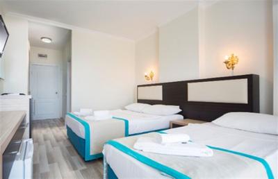 Grand Reina Beach Hotel