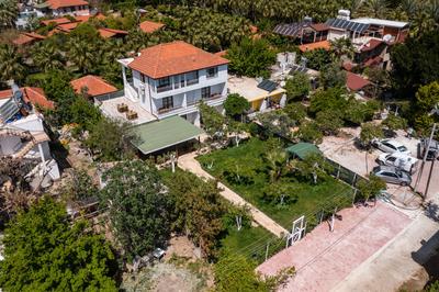 Ayris Hotel