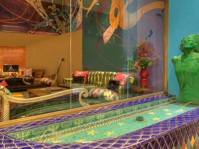 Hotel Triton