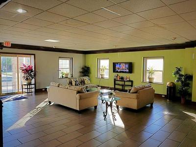 Knights Inn & Suites Near University of Richmond