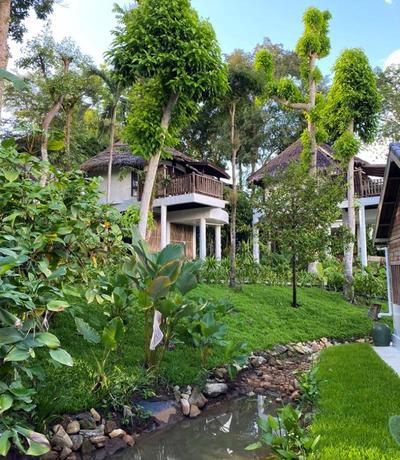 Aana Resort & Spa