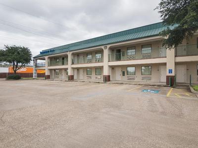 Rodeway Inn & Suites Hwy 290 NW