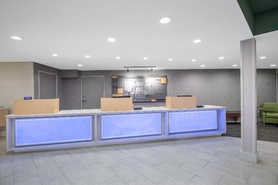 Holiday Inn Express Airport Old Town