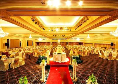 Bangkok Palace Hotel (SHA Extra Plus)