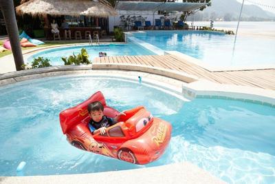 Twin Bay Resort