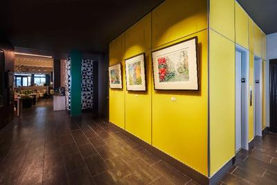 The Barnes San Fra, Tapestry Collection by Hilton