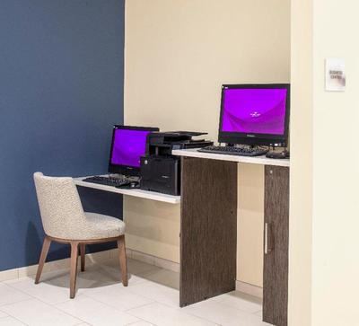 Crowne Plaza Suites Pittsburgh South