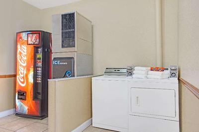 Super 8 by Wyndham Daytona Beach