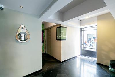 Sacha's Hotel Uno