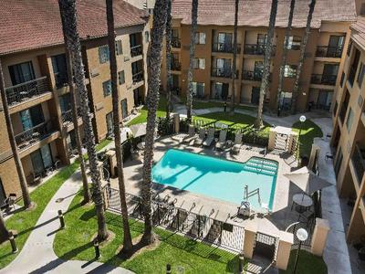 Courtyard Huntington Beach Fountain Valley