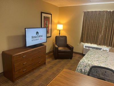 HomeTowne Studios & Suites Greensboro