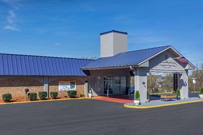 Quality Inn & Suites  (Carteville)