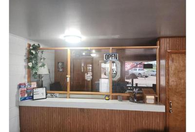 1st Inn By Oyo Quinter Hwy 70 Ks