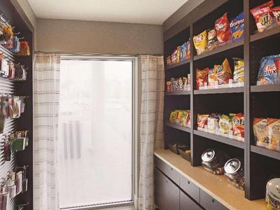 La Quinta Inn & Suites by Wyndham Cleveland Air