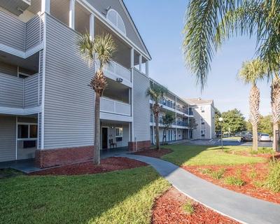 HomeTowne Studios Orlando South