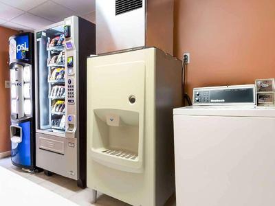 Super 8 by Wyndham Greensburg/Latrobe