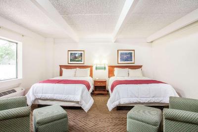 Days Inn by Wyndham Columbia I-70