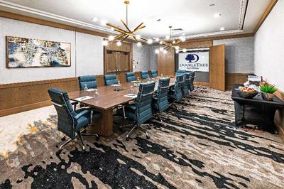 DoubleTree by Hilton Tulsa - Warren Place